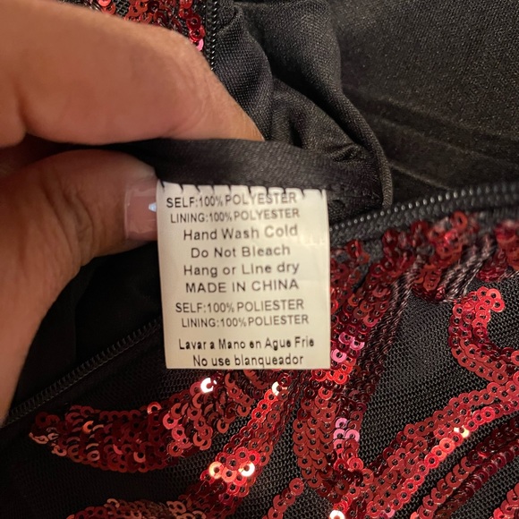 Red and Black Beautiful long Formal - Picture 4 of 7